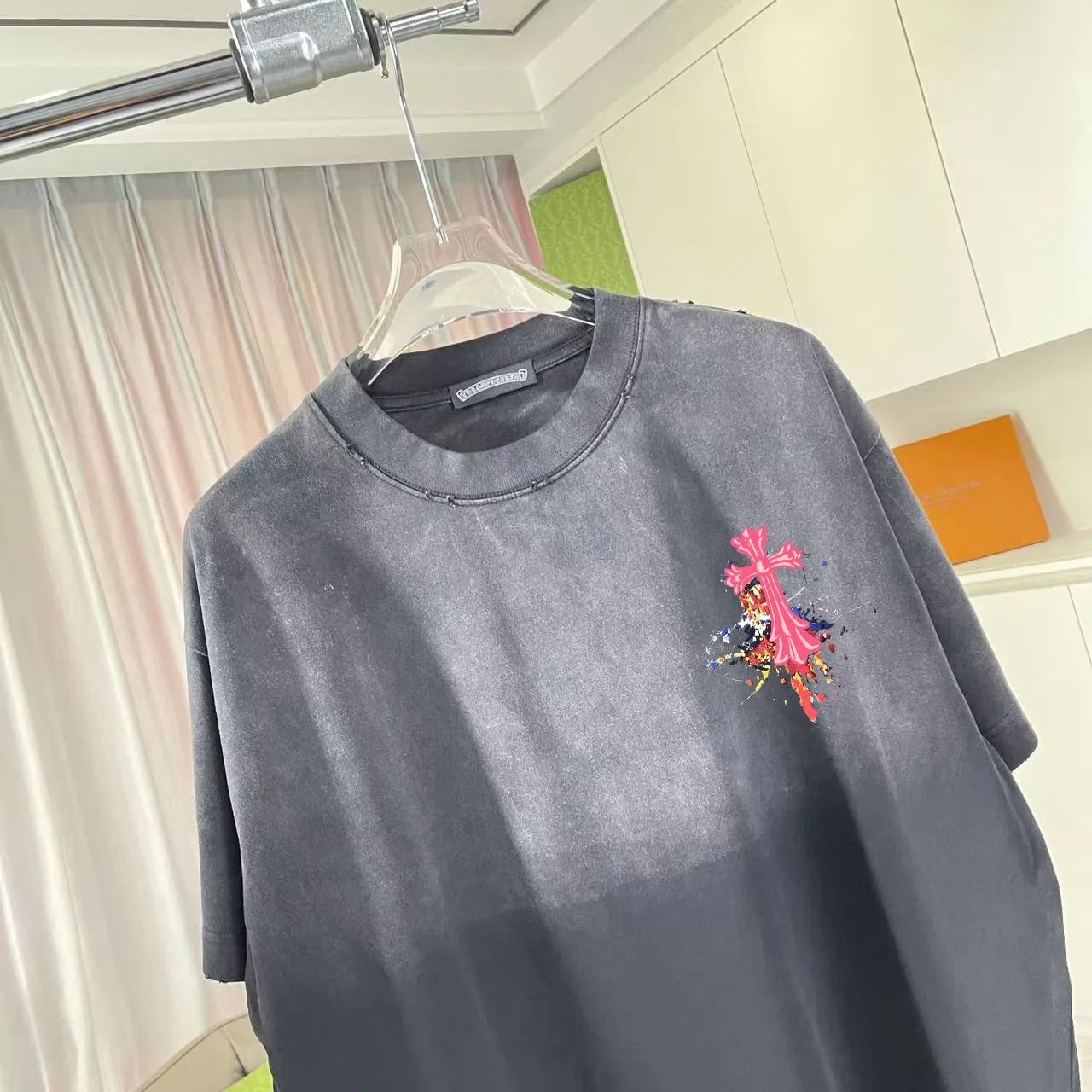 🅿️190 ch Crow* 2025 summer new style, washed, distressed, spray-painted, Sanskrit cross print, short-sleeved T-shirt, customized fabric 320g, same style for men and women, size: S M L XL XXL five sizes, color: black, white, gradient black, gradient red